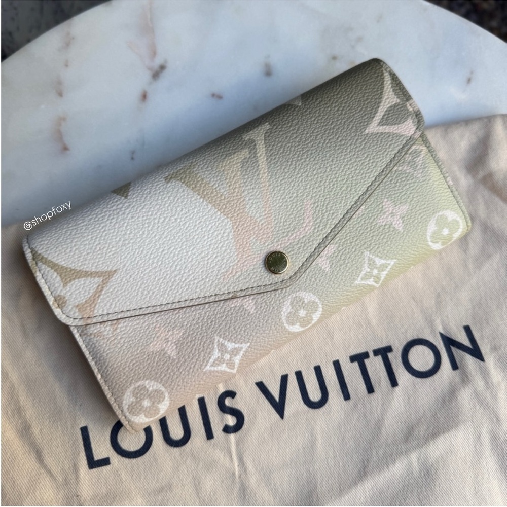 Louis Vuitton Spring in the City Sarah Wallet - Picture 2 of 15